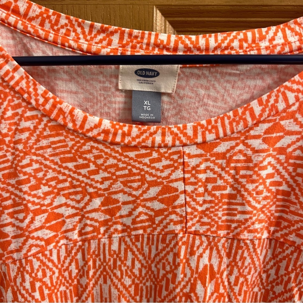 Old Navy Women's Orange Patterned Top - Picture 2 of 4